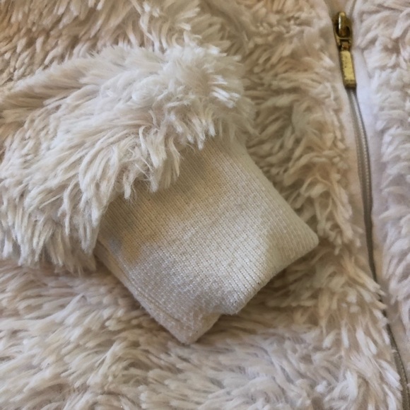 🎉3 For 15$🎉 Fluffy White Baby Zipper Hoodie 24 Months - Picture 7 of 7